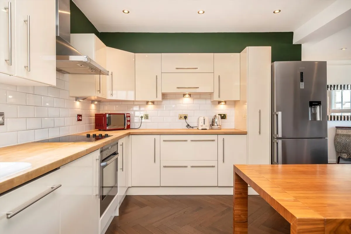 Flat Long Lane in City of London