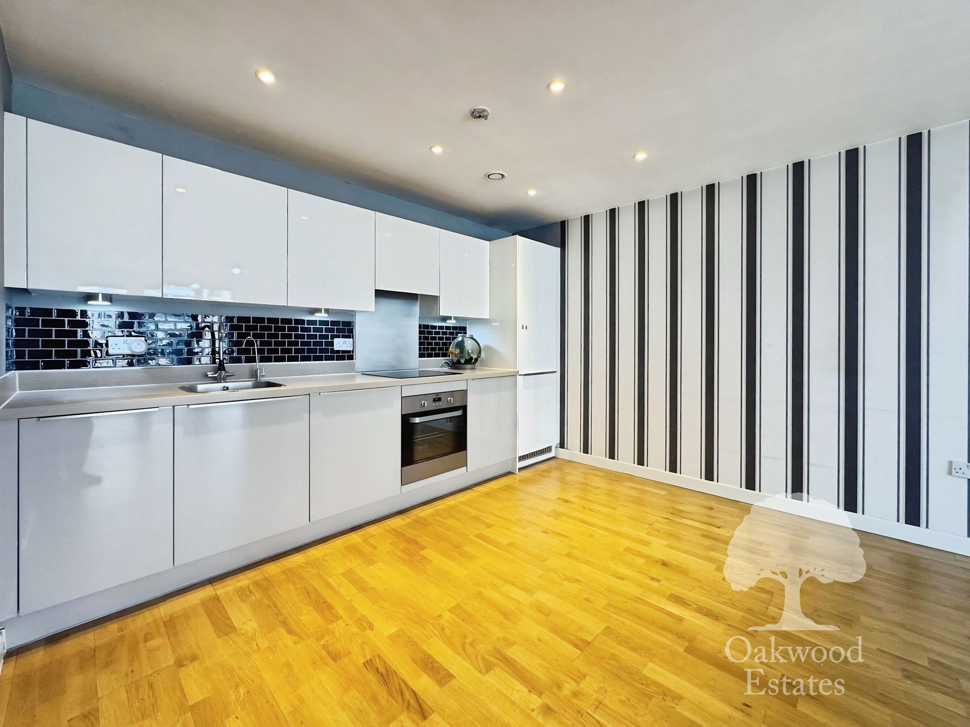Flat Windsor Road in Slough
