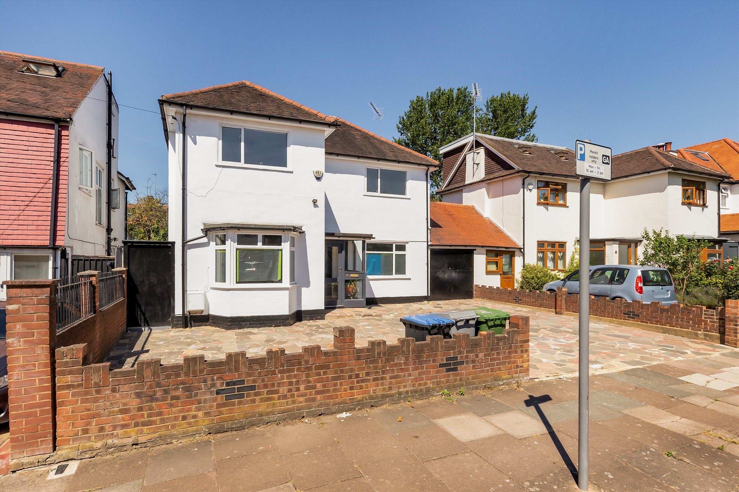 House Sneyd Road in Greater London