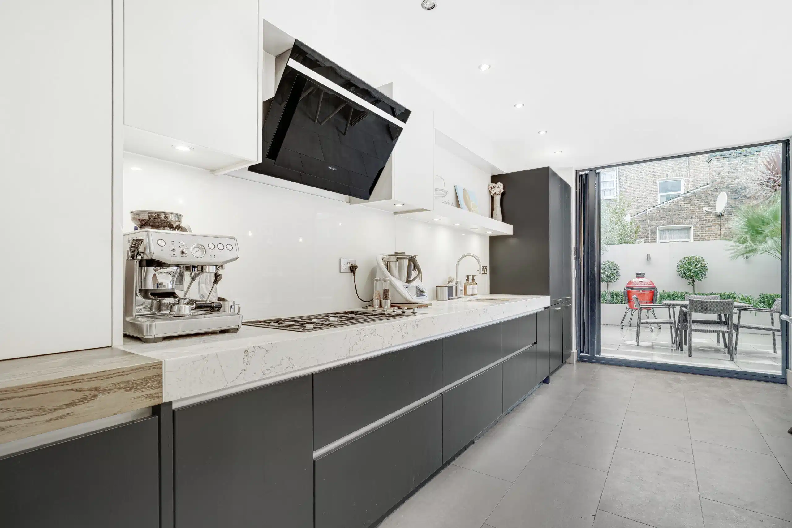 House Lindore Road in Greater London