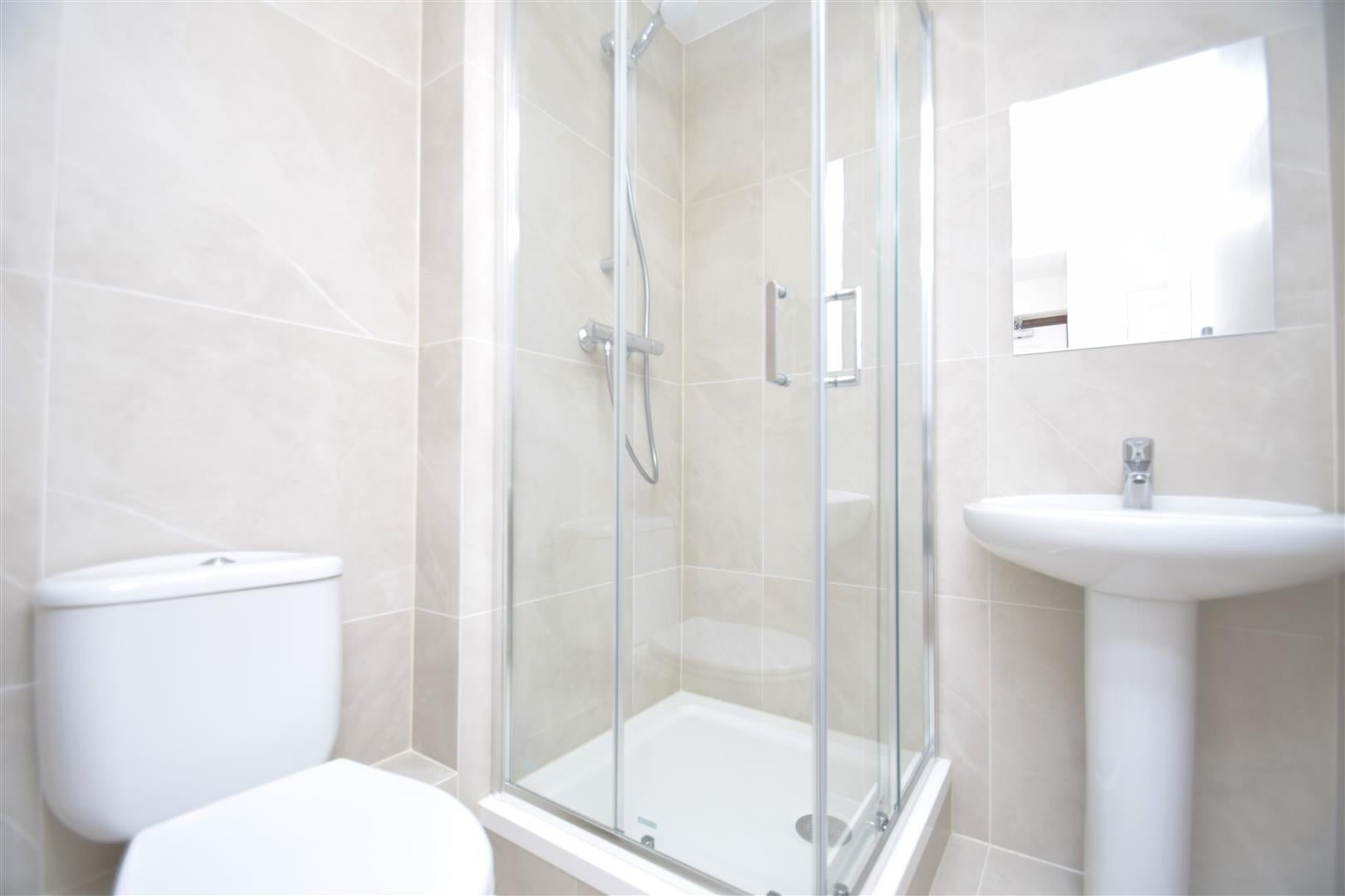 Flat Wellspring Crescent in Greater London