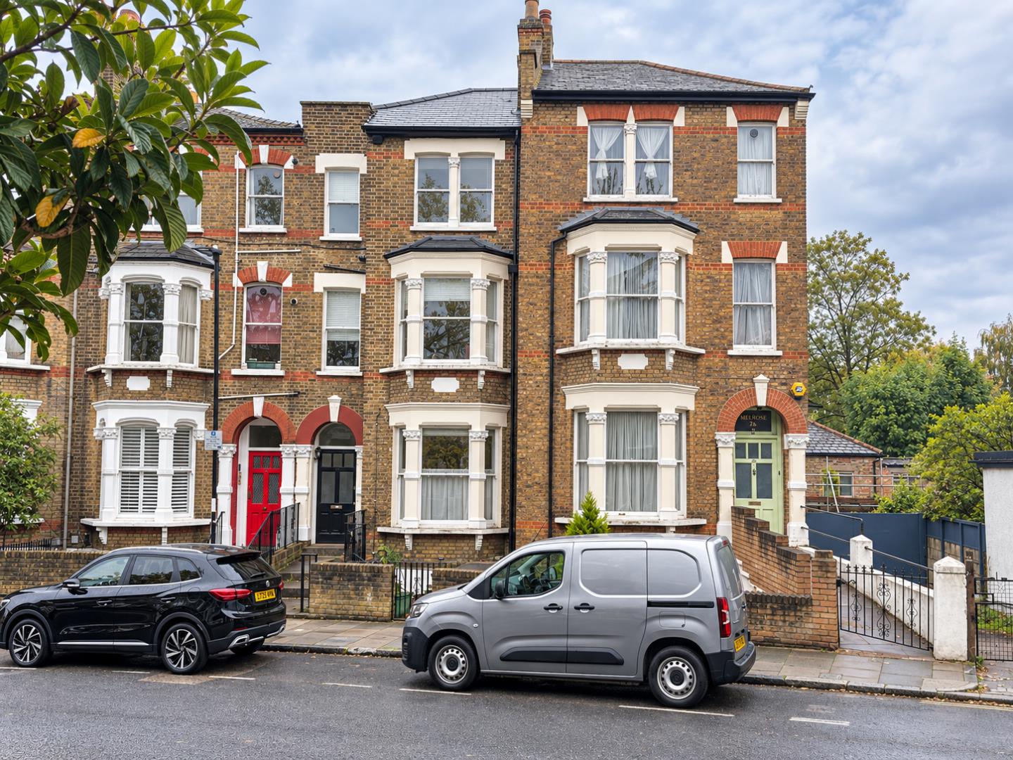Flat Monnery Road in Greater London