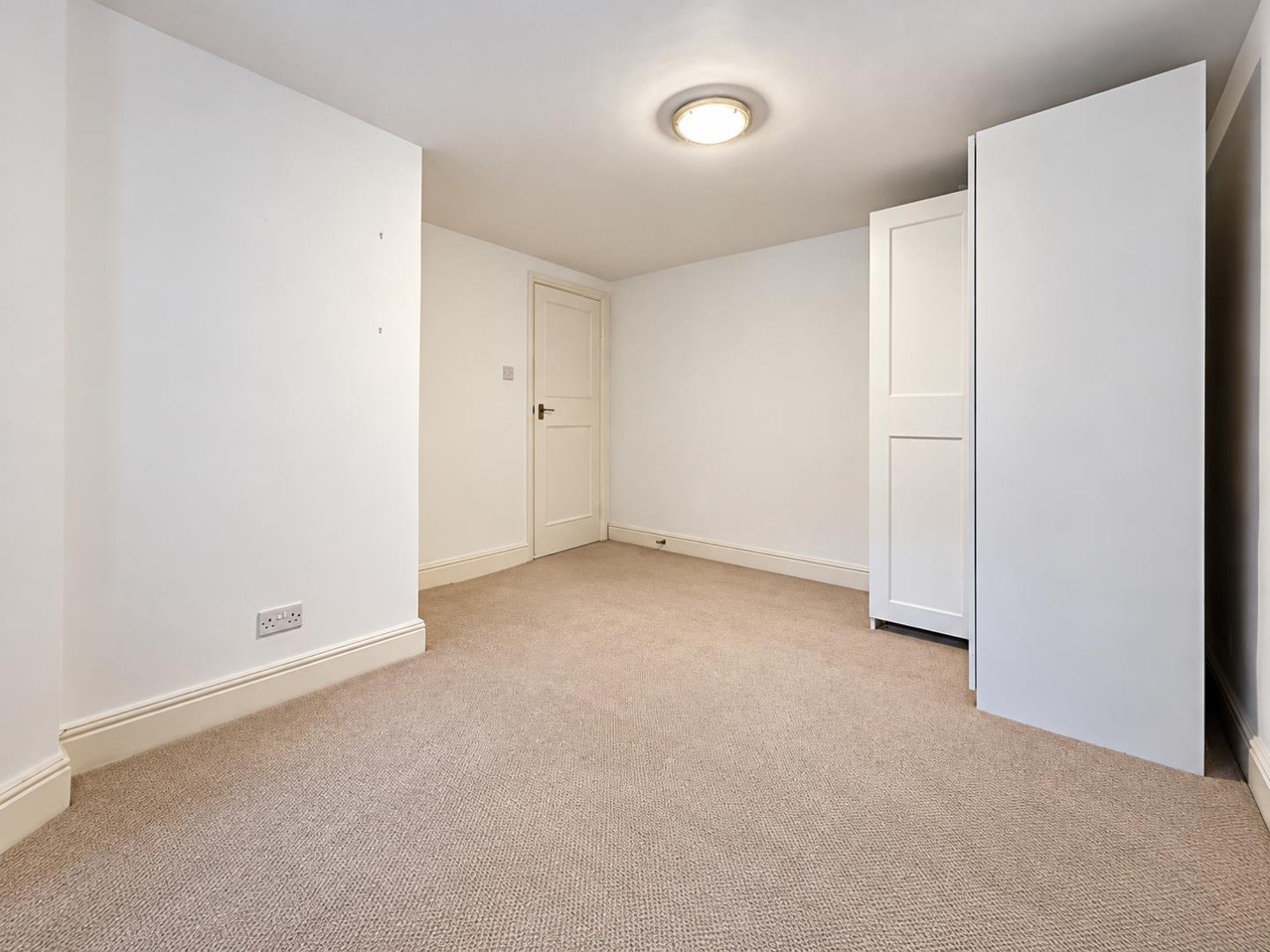 Flat Monnery Road in Greater London