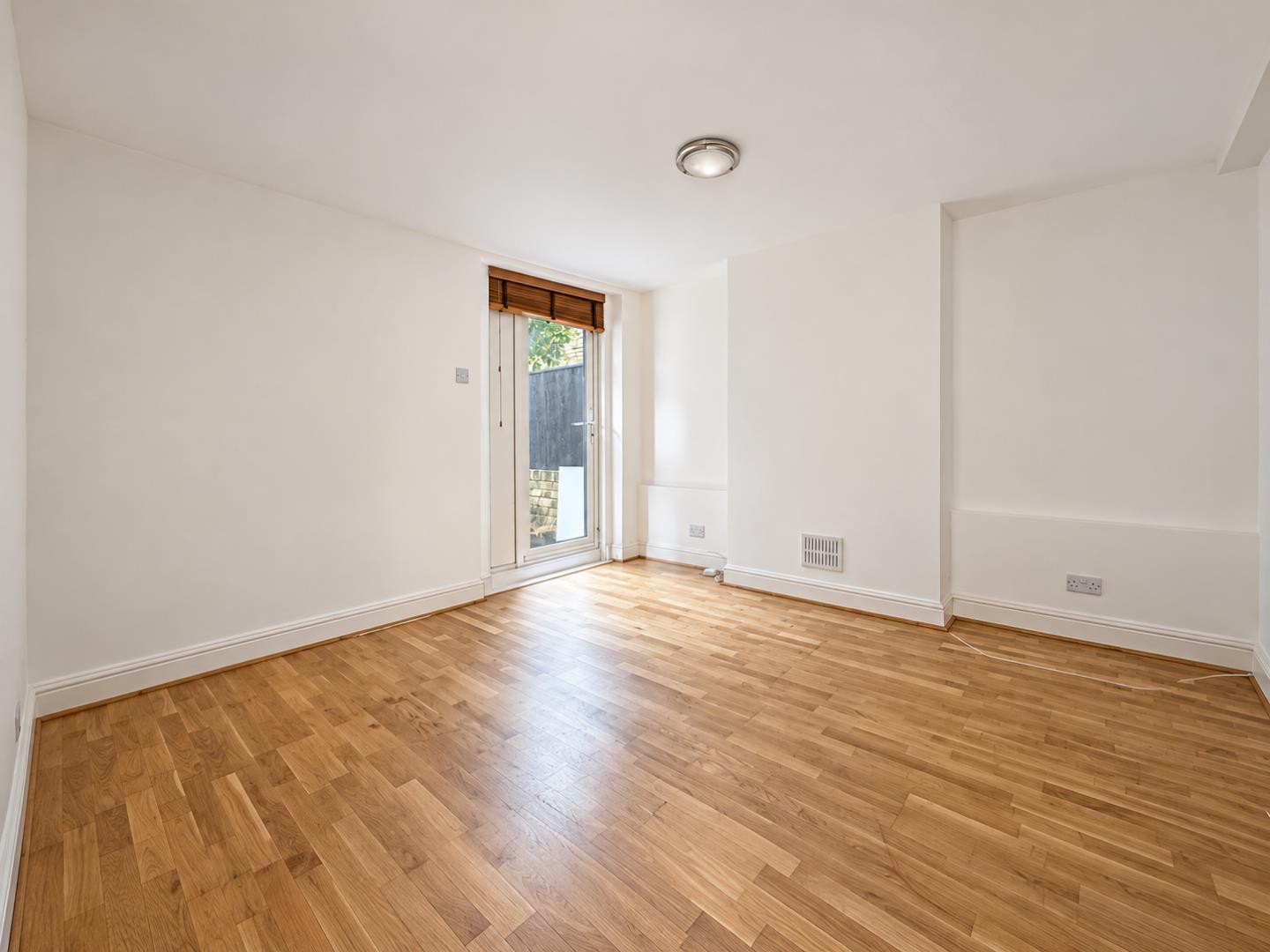 Flat Monnery Road in Greater London