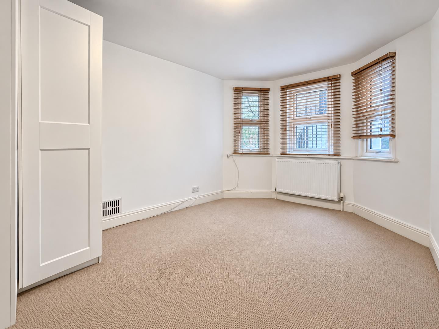Flat Monnery Road in Greater London