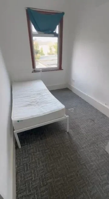 Room Bamford Road in Greater London