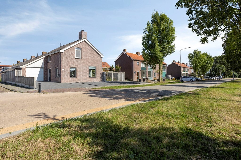 Huis Burgemeester van der Veenweg 14 in Ossenzijl