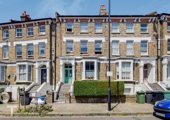Flat Oseney Crescent in London