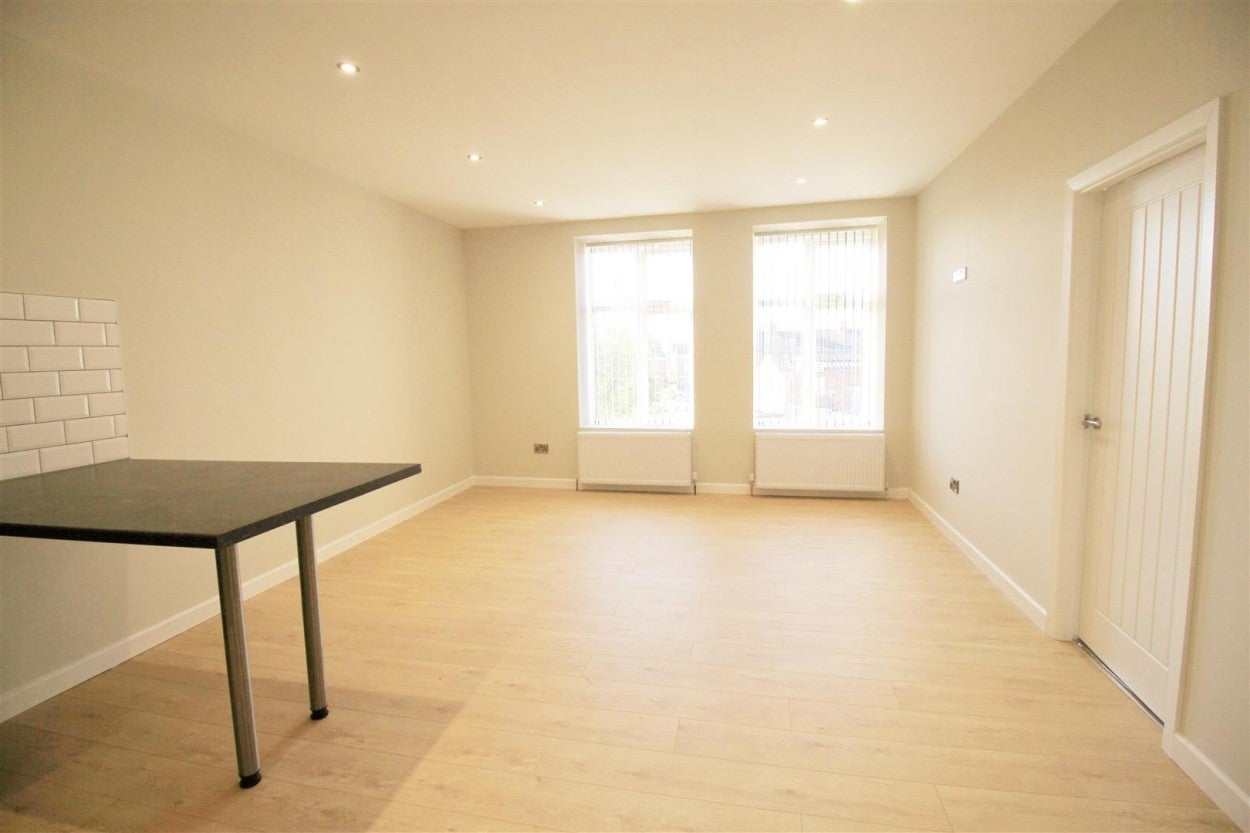 Flat Manchester Road in Tameside