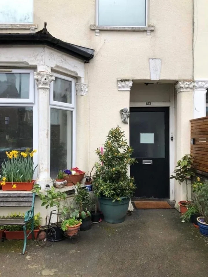 Flat Dagmar Road in Greater London