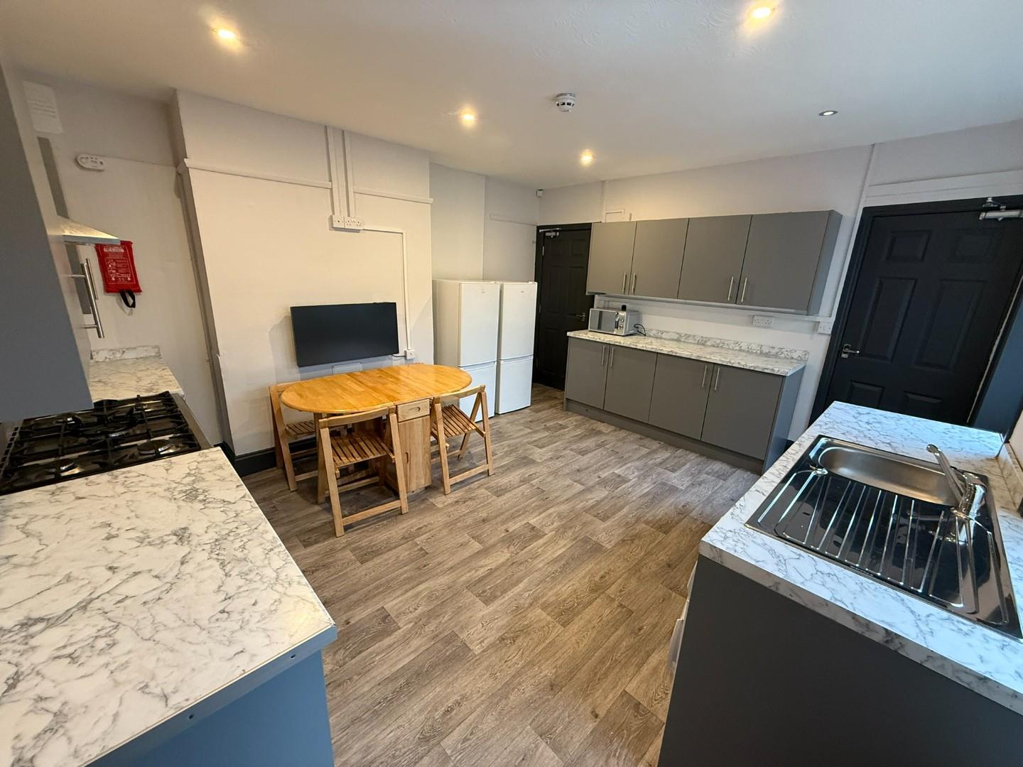 Flat Aketon Road in Wakefield
