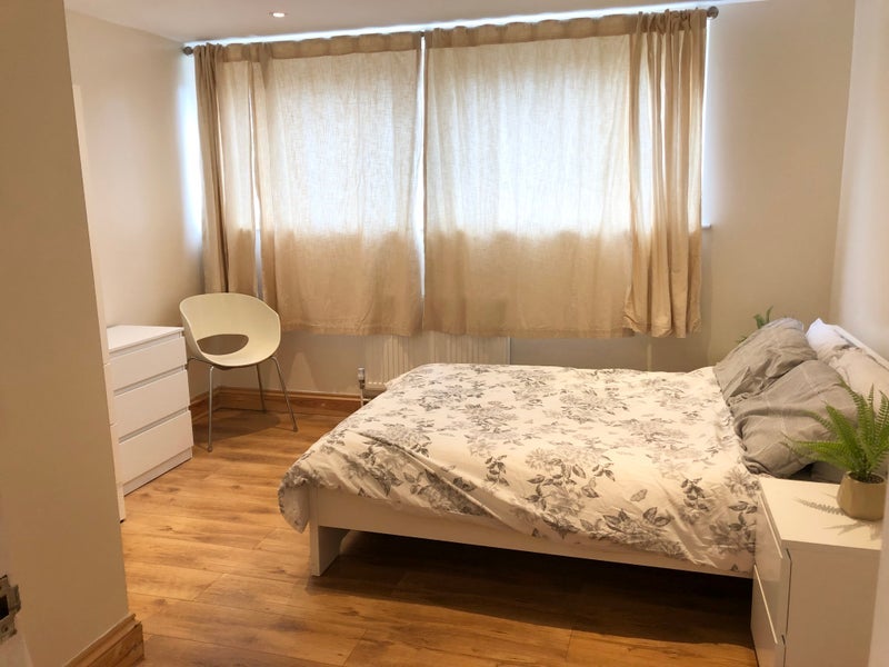 Room Bevill Allen Close in Greater London