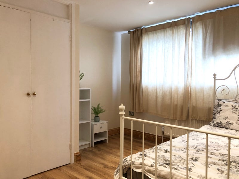 Room Bevill Allen Close in Greater London