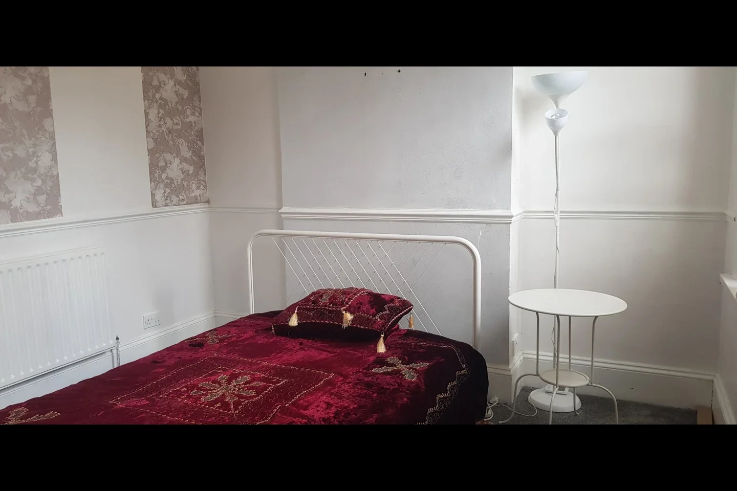 Room Ladysmith Avenue in Greater London