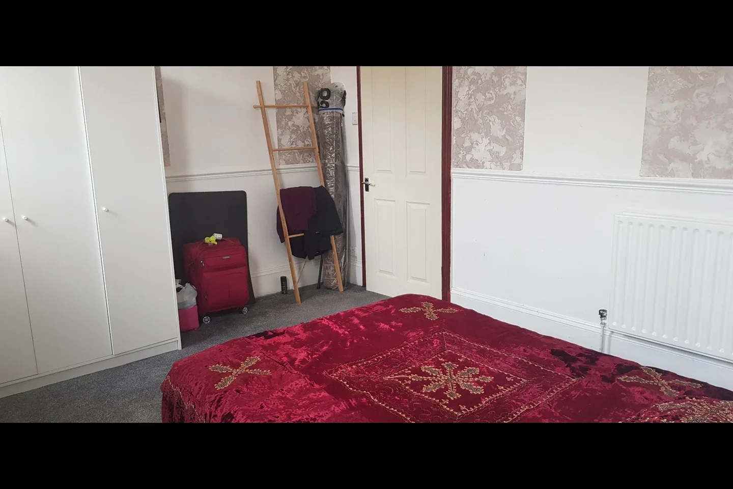 Room Ladysmith Avenue in Greater London