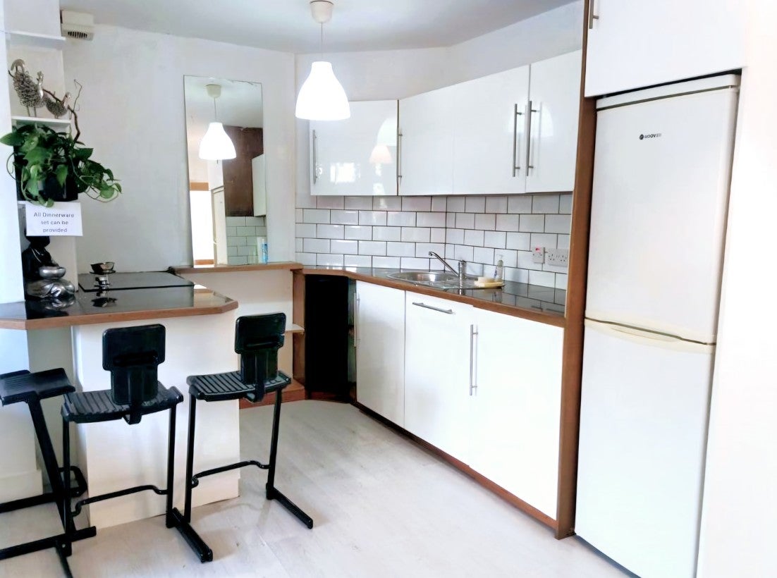 Flat Wallcote Avenue in Greater London