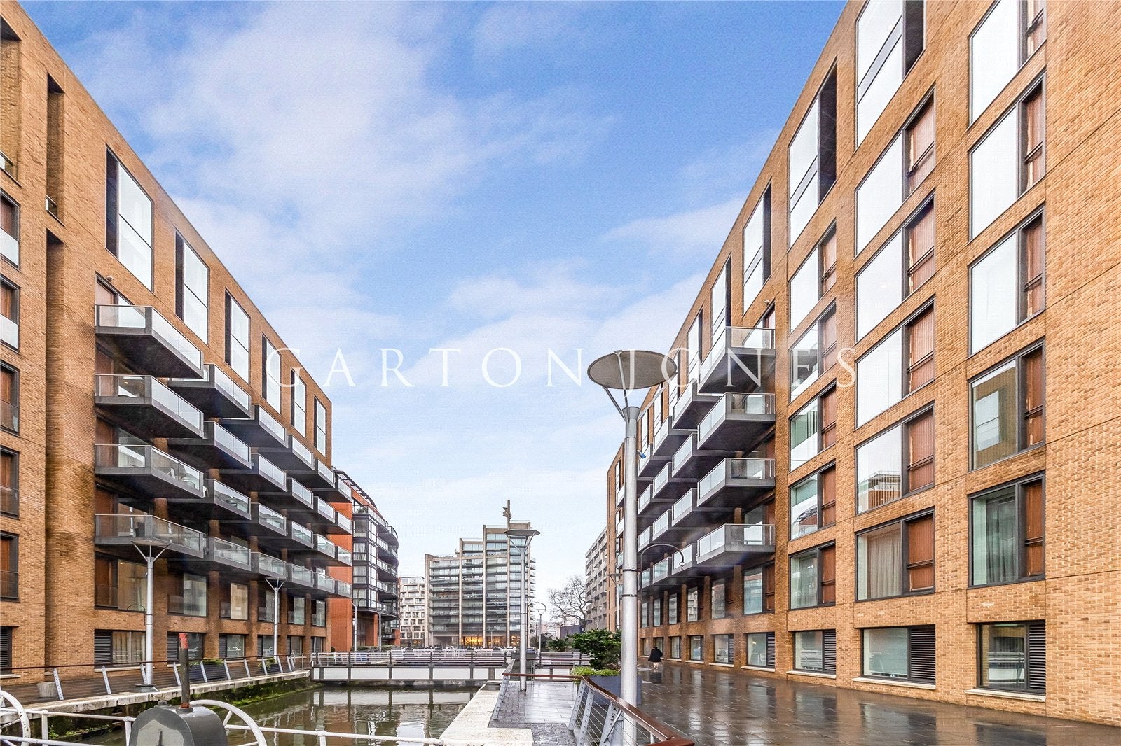 Flat Gatliff Road in City of Westminster