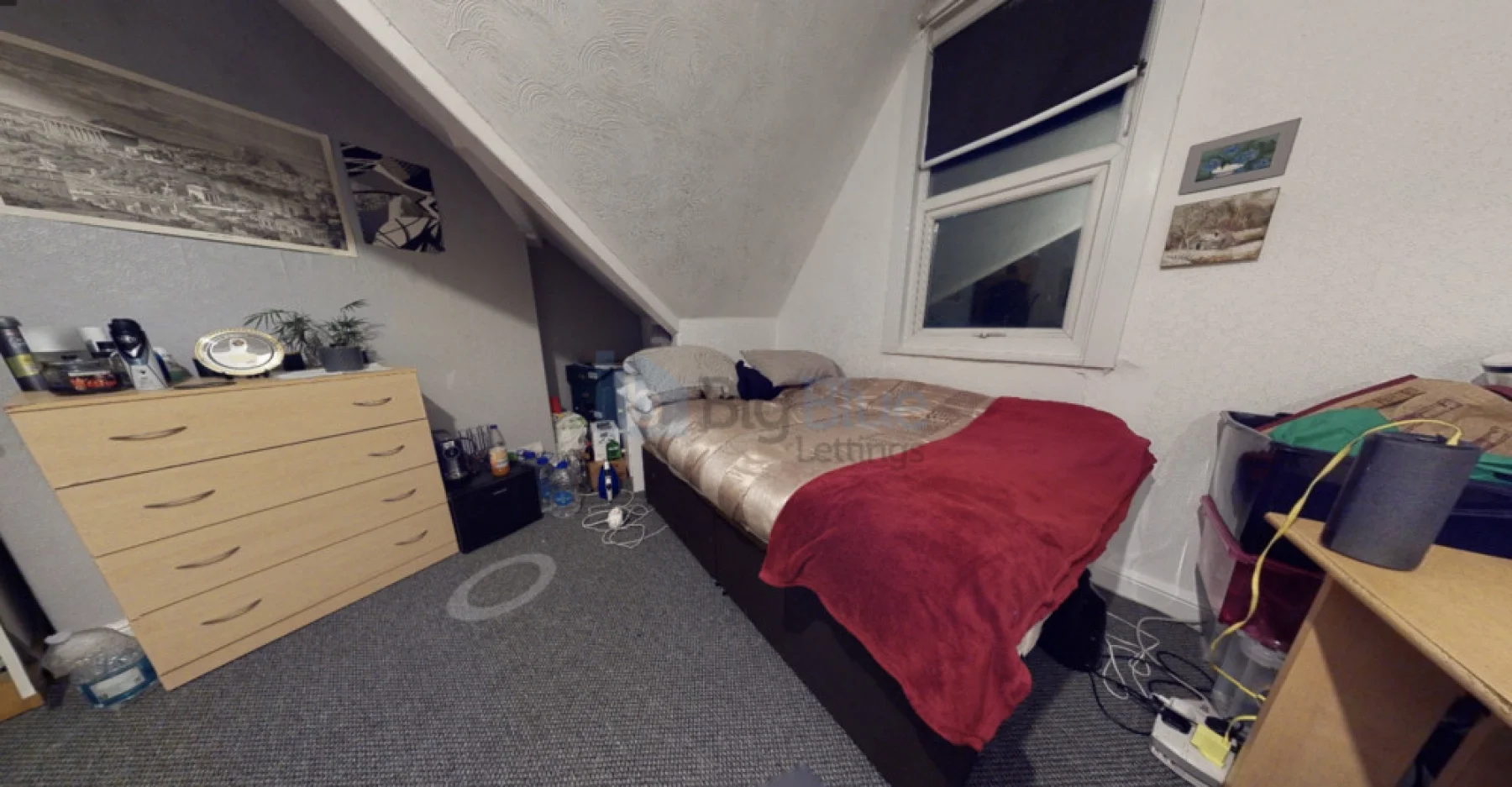 Room Woodhouse Lane in Leeds