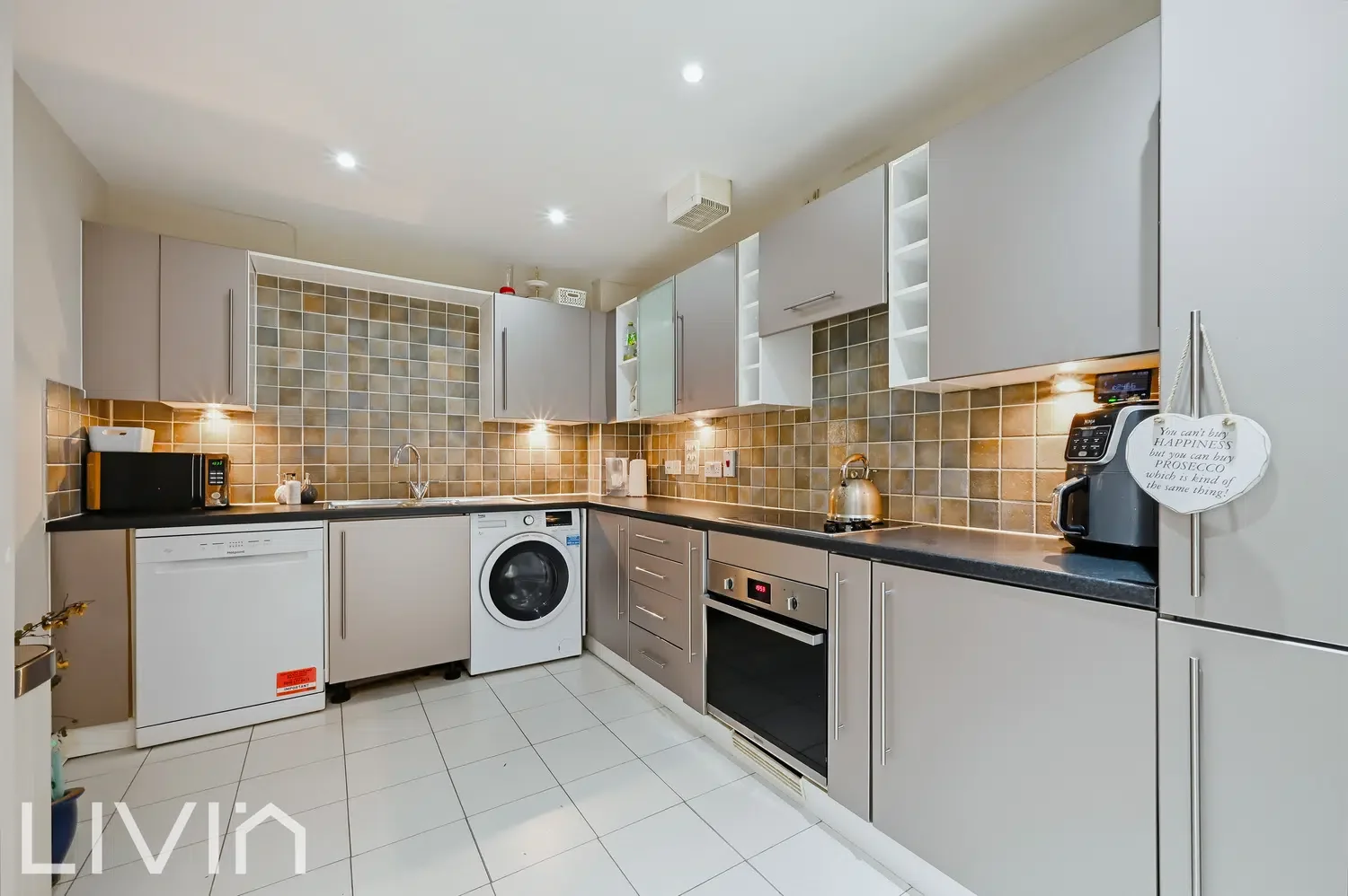 Flat Sycamore Close in Greater London