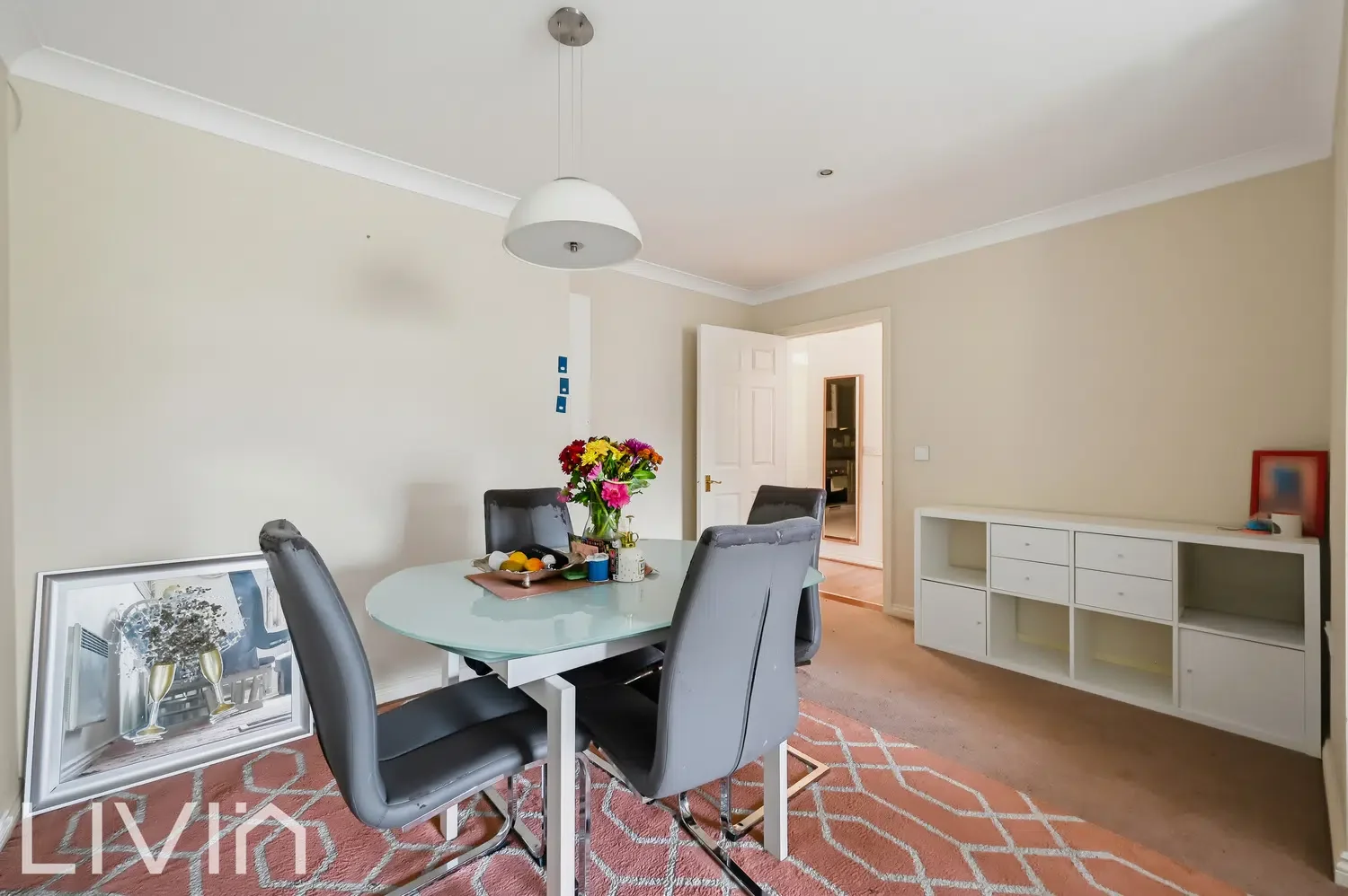 Flat Sycamore Close in Greater London