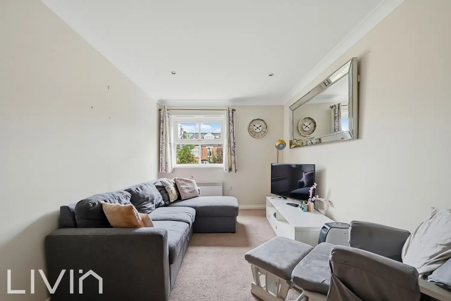 Flat Sycamore Close in Greater London