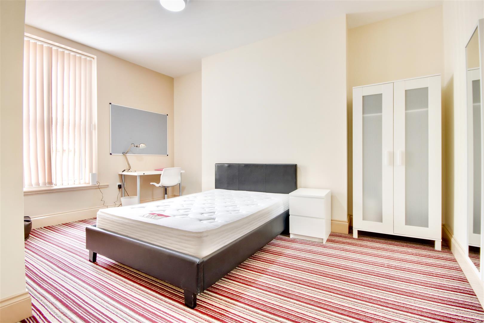 Room Osborne Road in Portsmouth