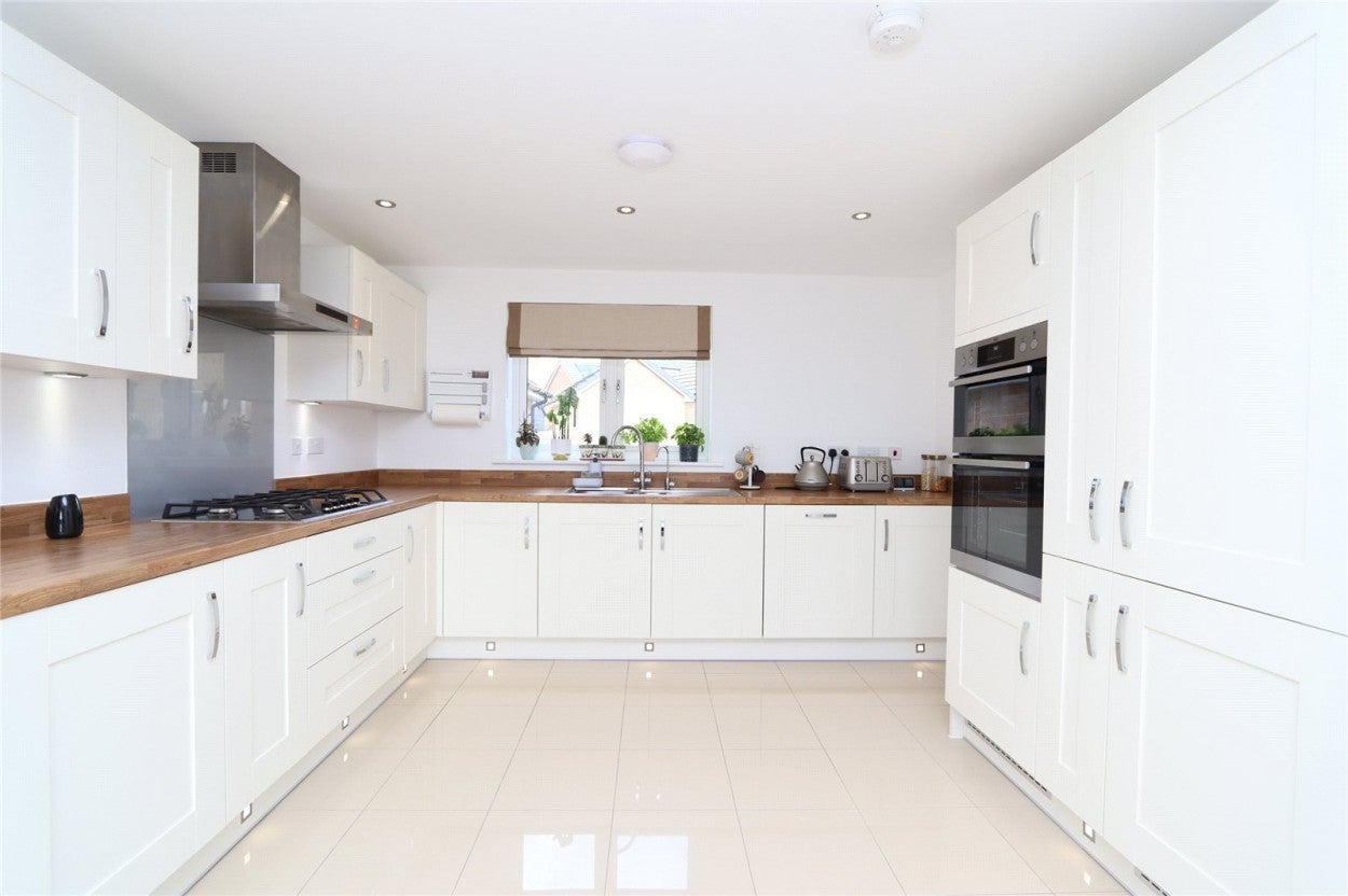 House Chevry Close in Milton Keynes