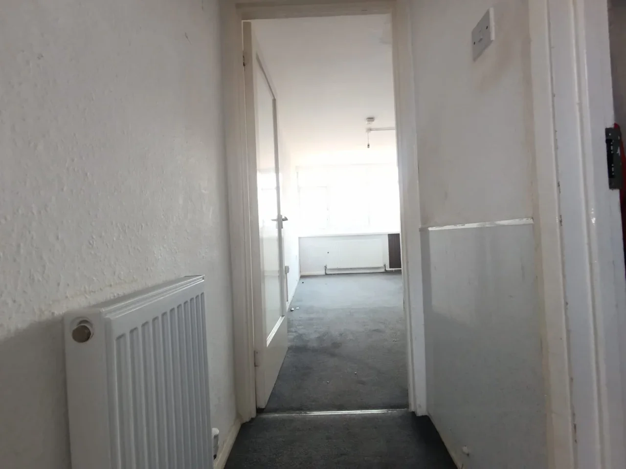 Flat Wall End Road in Greater London