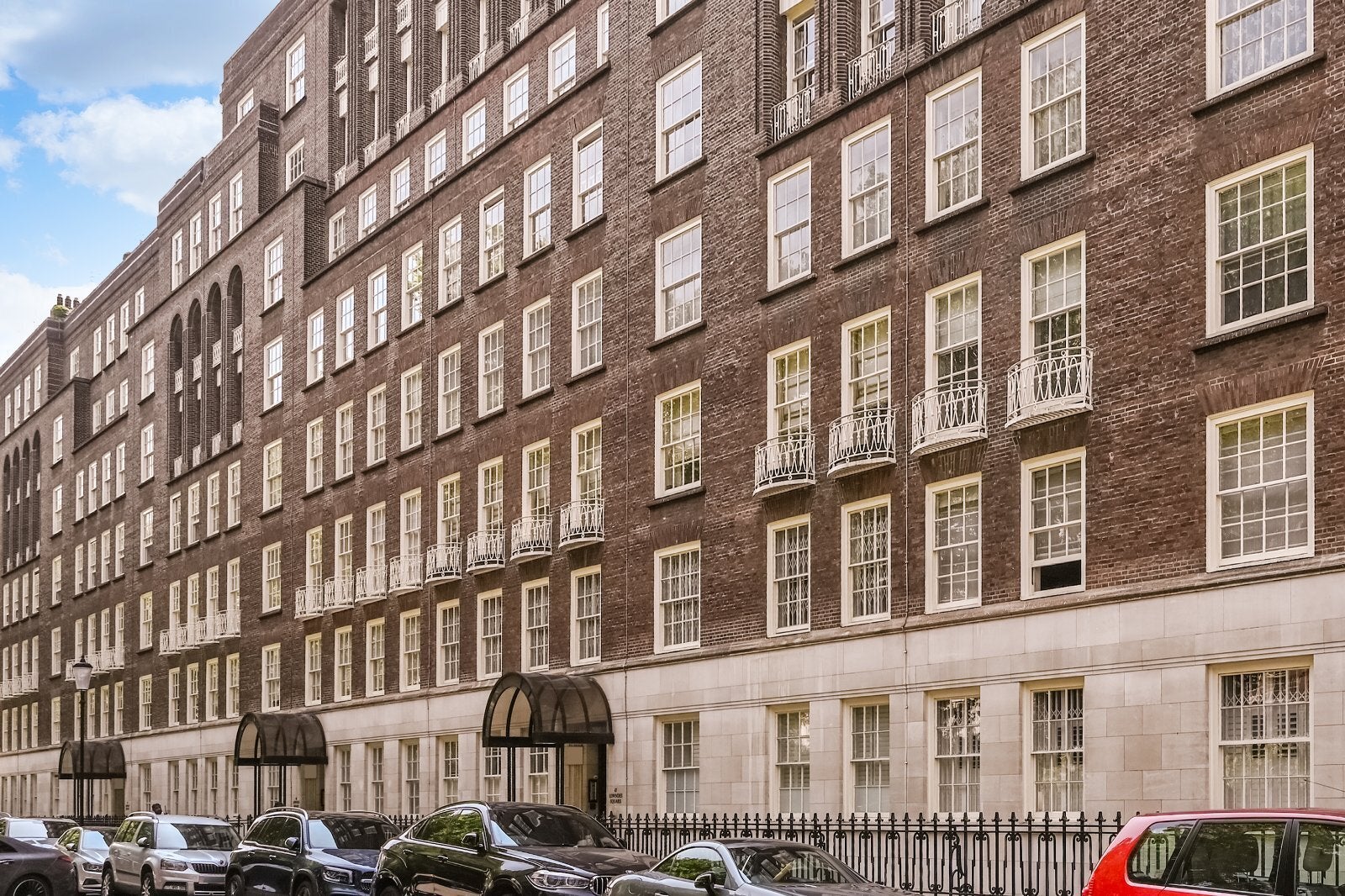 Flat Lowndes Square in Greater London