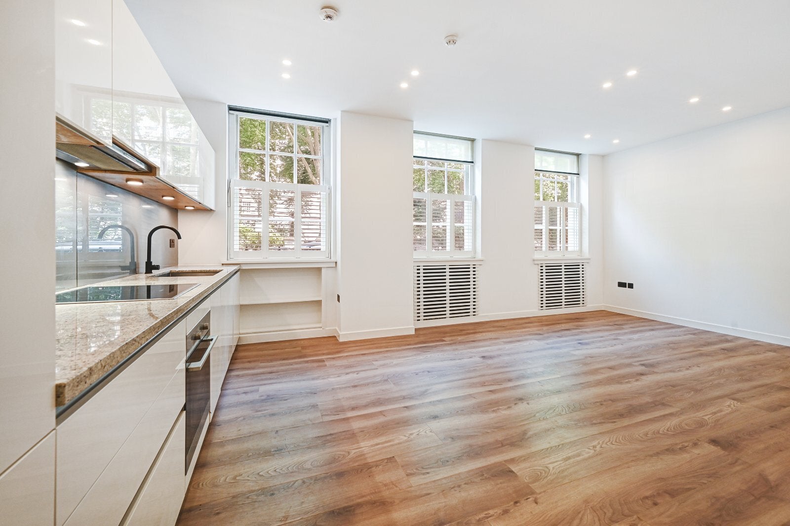 Flat Lowndes Square in Greater London