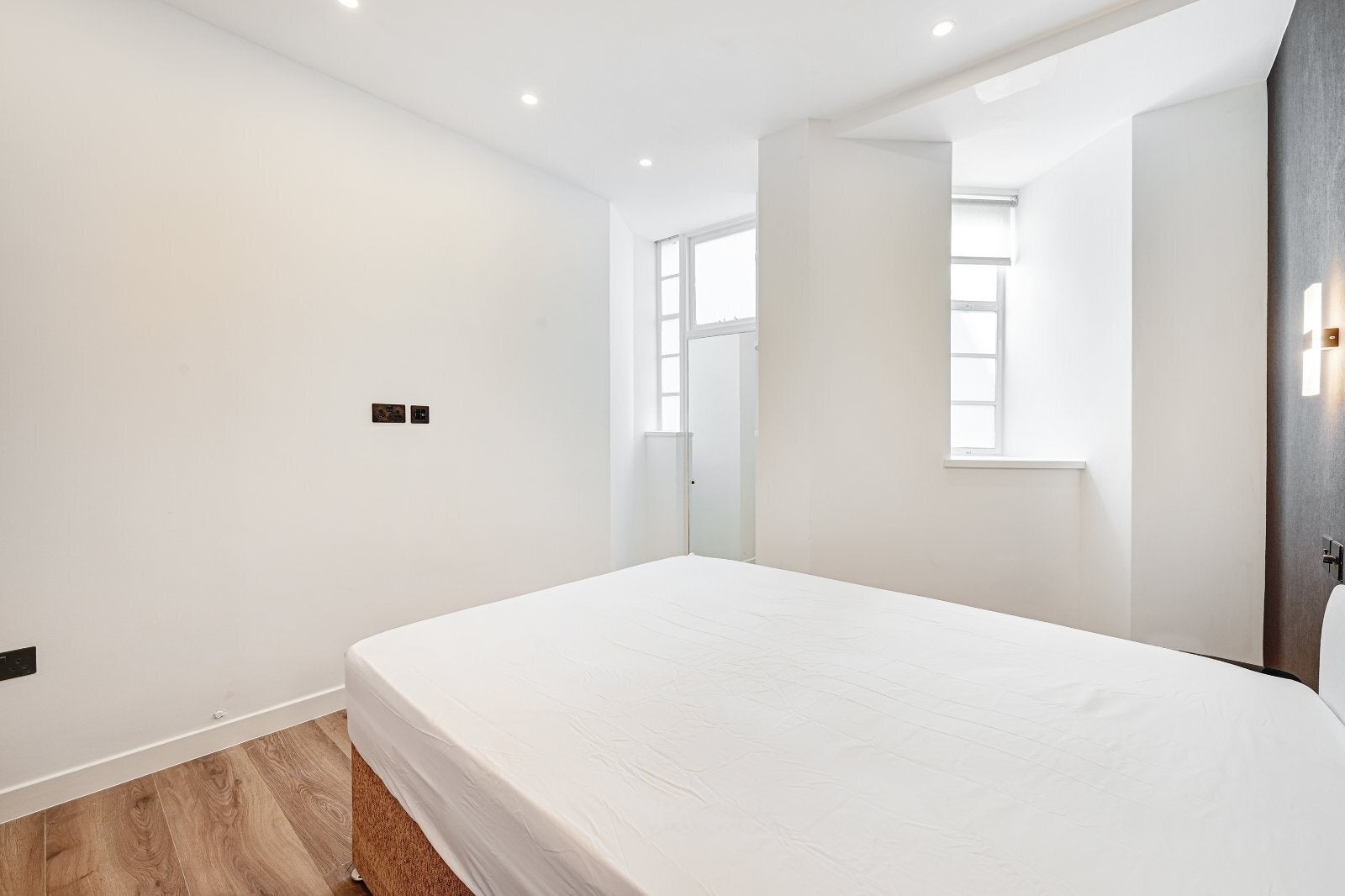 Flat Lowndes Square in Greater London