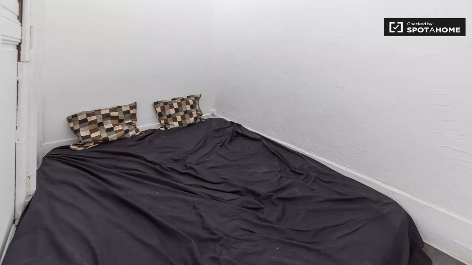 Flat Rue Myrha in Paris