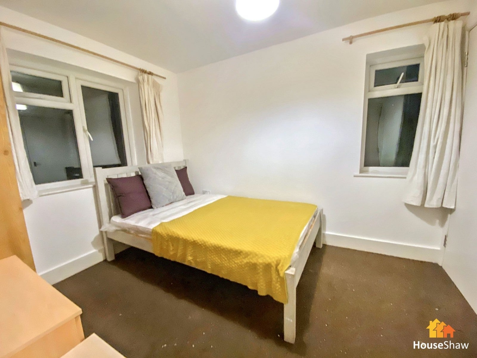 Room Hughenden Road in High Wycombe