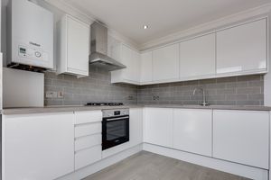 Flat Goodmayes Road in Greater London
