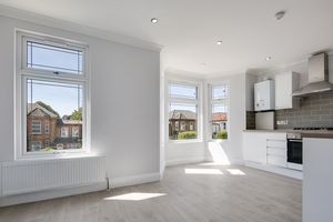 Flat Goodmayes Road in Greater London