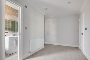 Flat Goodmayes Road in Greater London