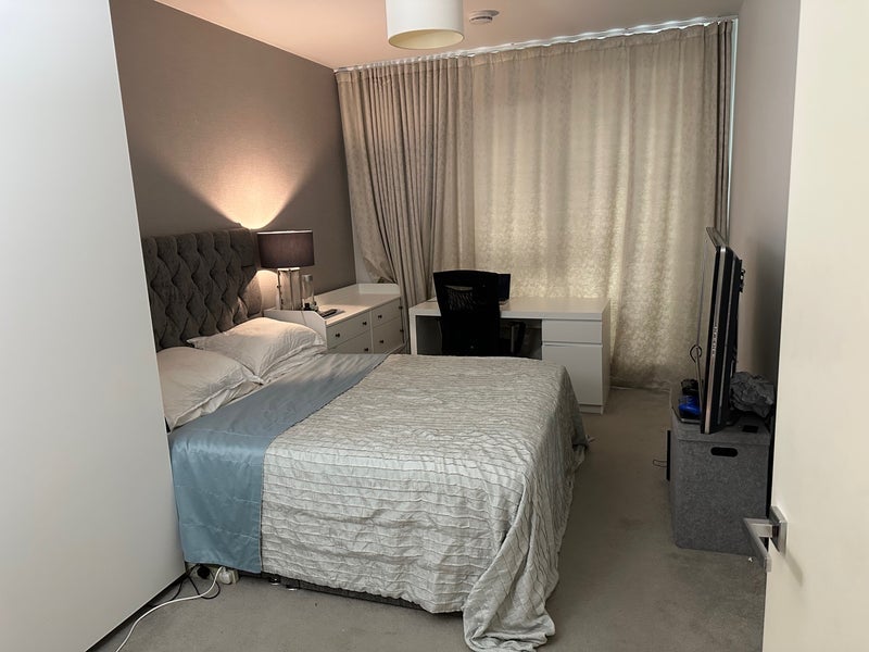 Room Queenstown Road in Greater London