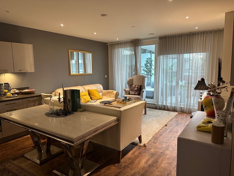 Room Queenstown Road in Greater London