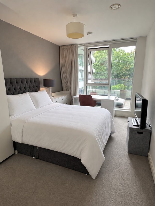 Room Queenstown Road in Greater London
