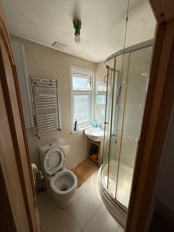 Room Normanshire Drive in Greater London
