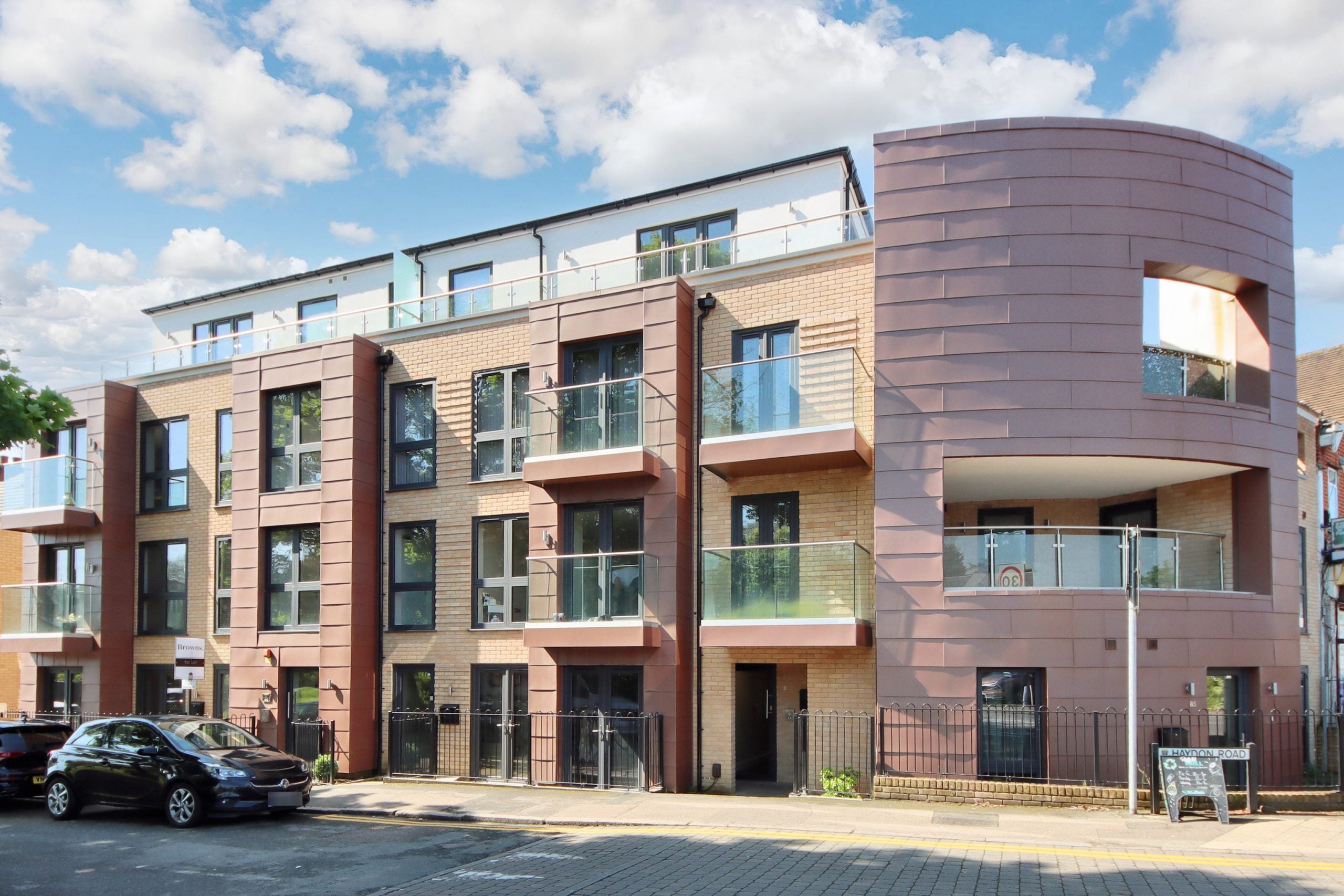 Flat Haydon Road in Watford