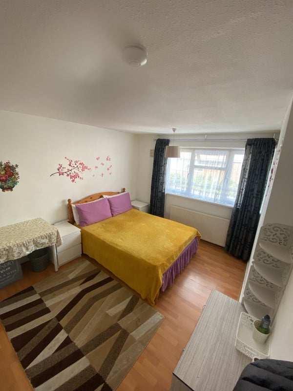 Room Kennard Road in Greater London