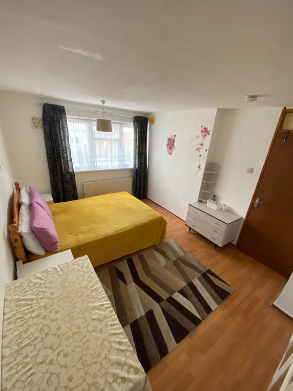Room Kennard Road in Greater London
