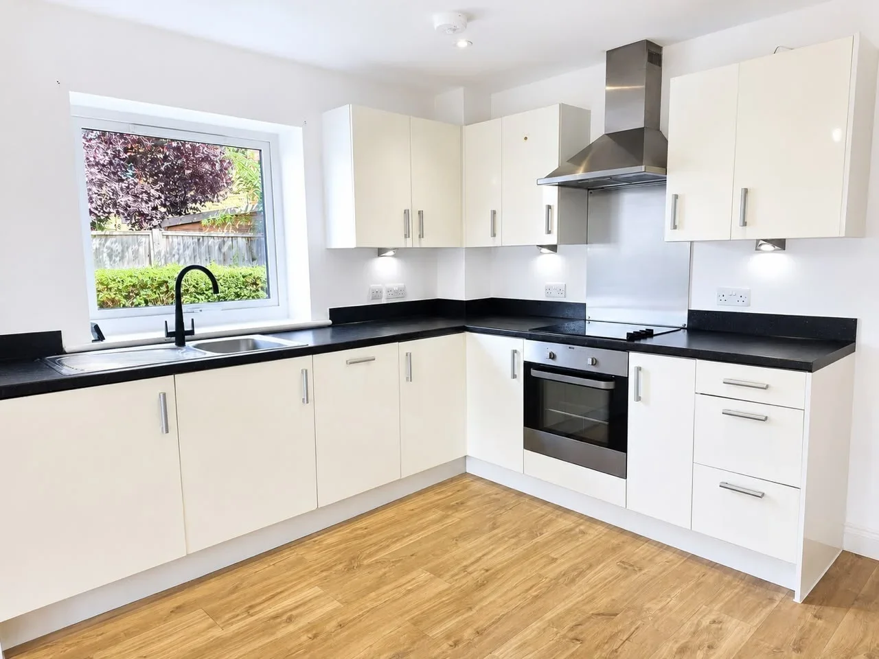 Flat Helen Road in Greater London
