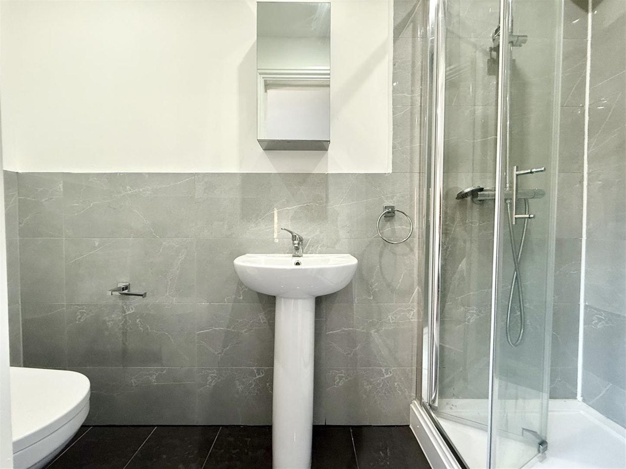 Room Northcote Avenue in London