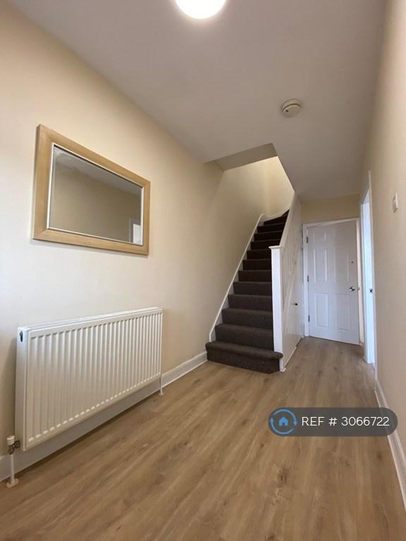 Room Lees Road in Greater London