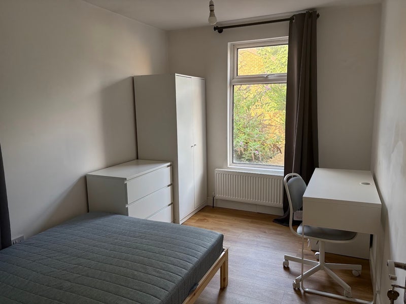 Room Caistor Park Road in Greater London