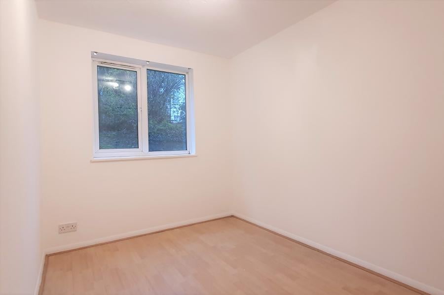 Flat Clowser Close in Greater London