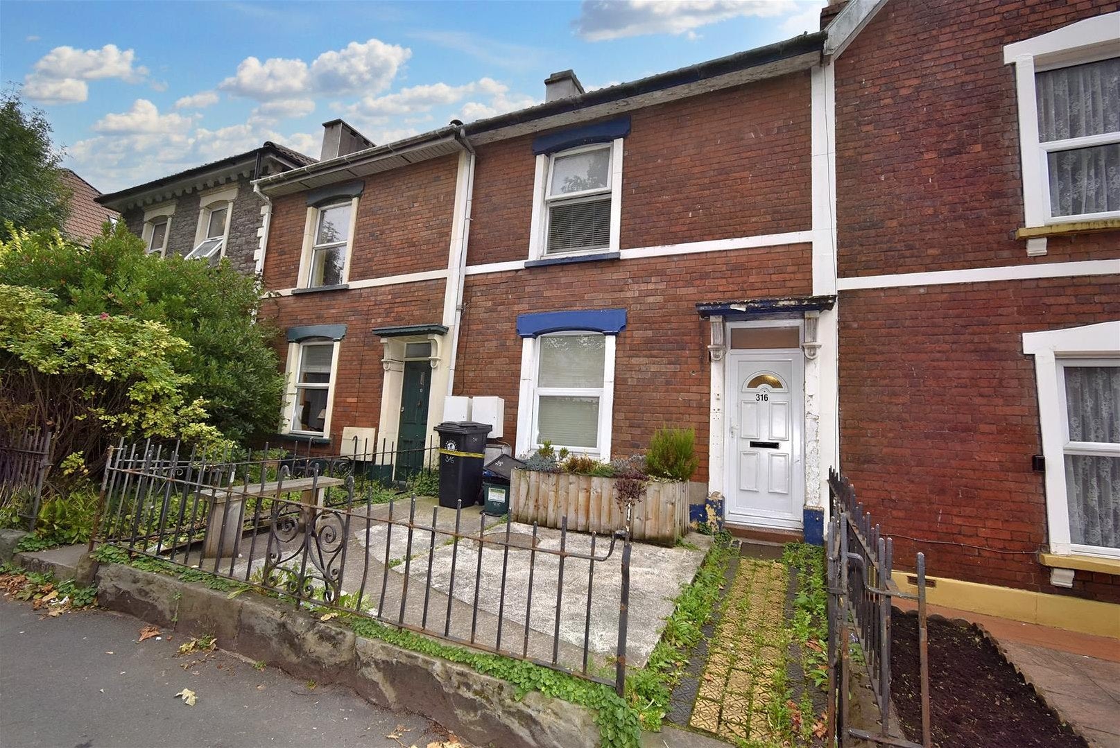 Flat Fishponds Road in Bristol