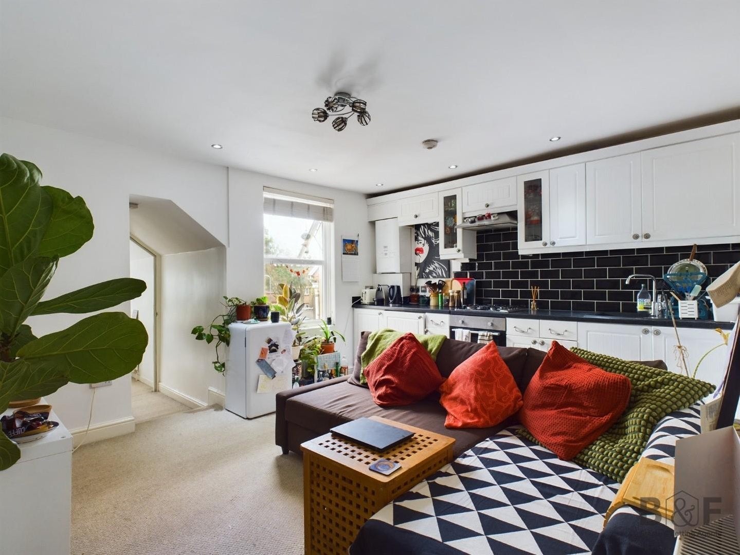 Flat Fishponds Road in Bristol